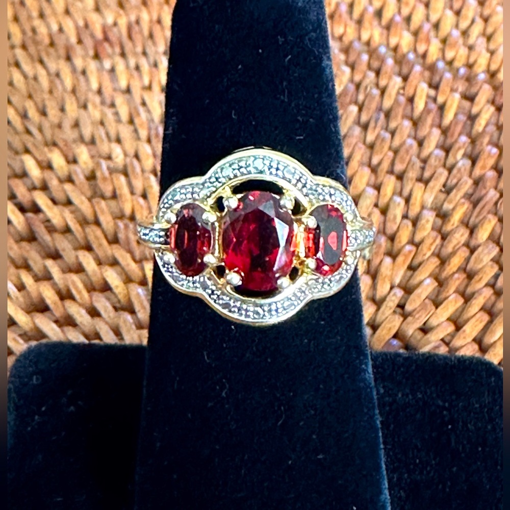 Vintage-style faux ruby & gold ring